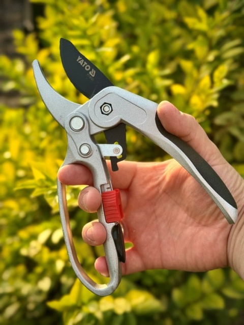SEKATOR KOWADEŁKOWY Z GRZECHOTKĄ 200MM YT-88123 YATO